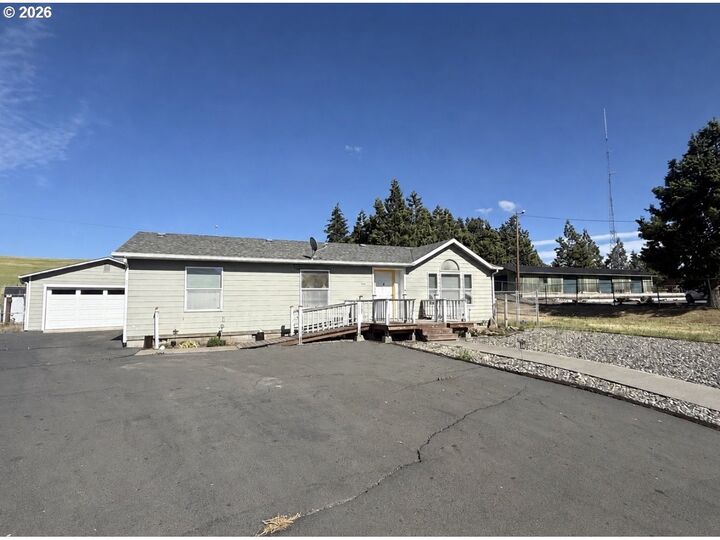Property Photo: 909 Toll Rd OR 97021