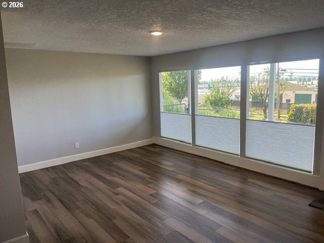 Property Photo: 2208 E 5th St WA 98661