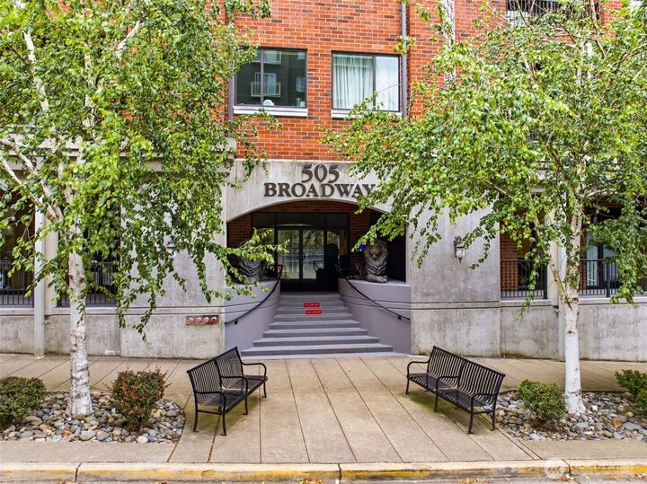 Property Photo:  505  Broadway 604  WA 98402 