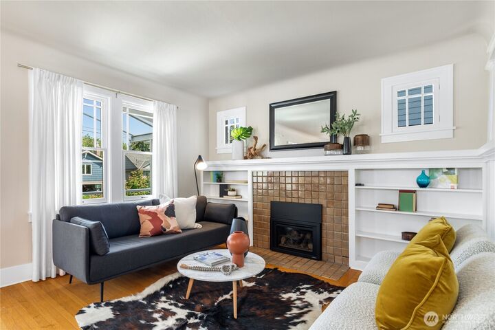 Property Photo:  3929  Ashworth Avenue N  WA 98103 
