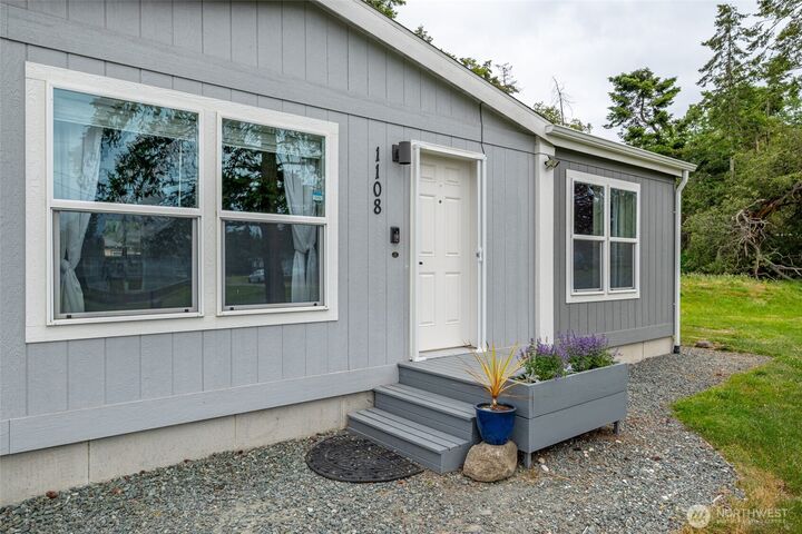 Property Photo: 1108 Paul Avenue WA 98277