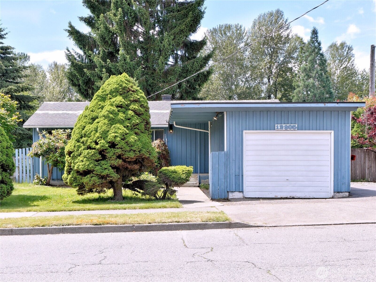 Property Photo: 12805 64th Avenue S WA 98178