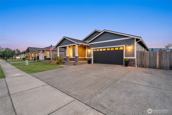 Property Photo:  3489  Division Street  WA 98022 