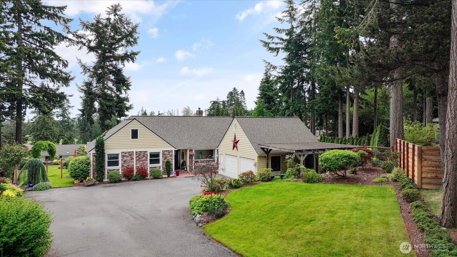 Property Photo:  1596  Links Way  WA 98277 