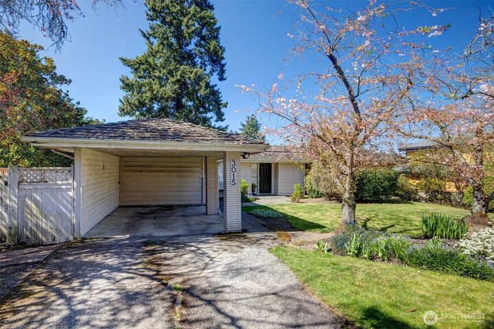 Property Photo:  3015  Hunts Point Circle  WA 98004 