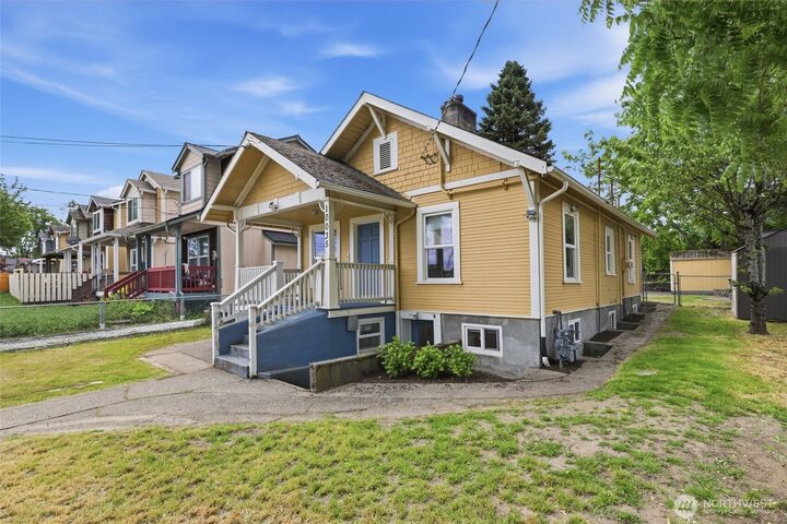 Property Photo:  10035  17th Avenue SW  WA 98146 