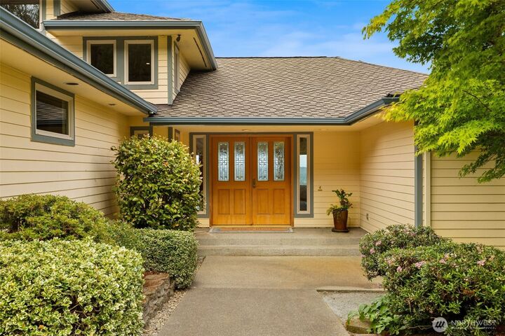 Property Photo: 1312 W Street NW WA 98001