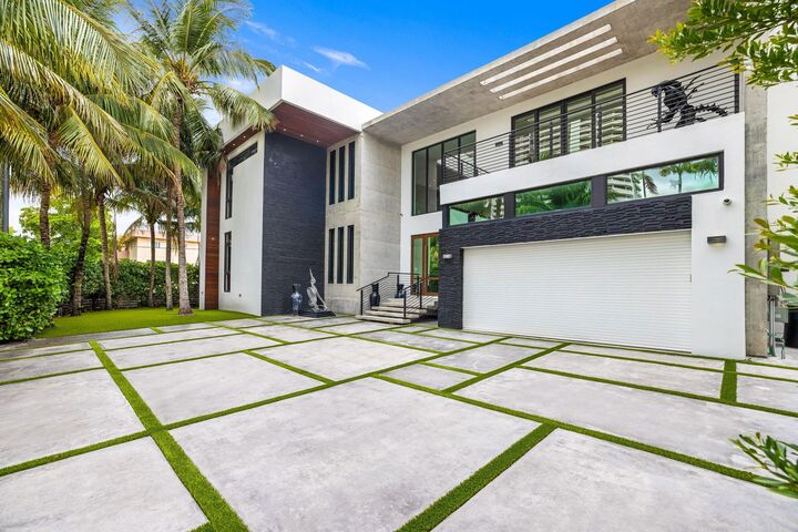 Property Photo:  3462 NE 171st Street  FL 33160 