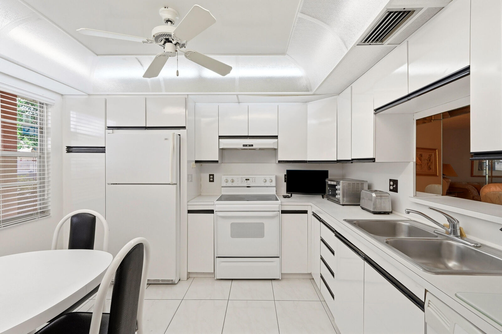 Property Photo: 2302 Lucaya Lane E1 FL 33066