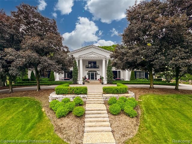 Property Photo: 477 Dunston Road MI 48304