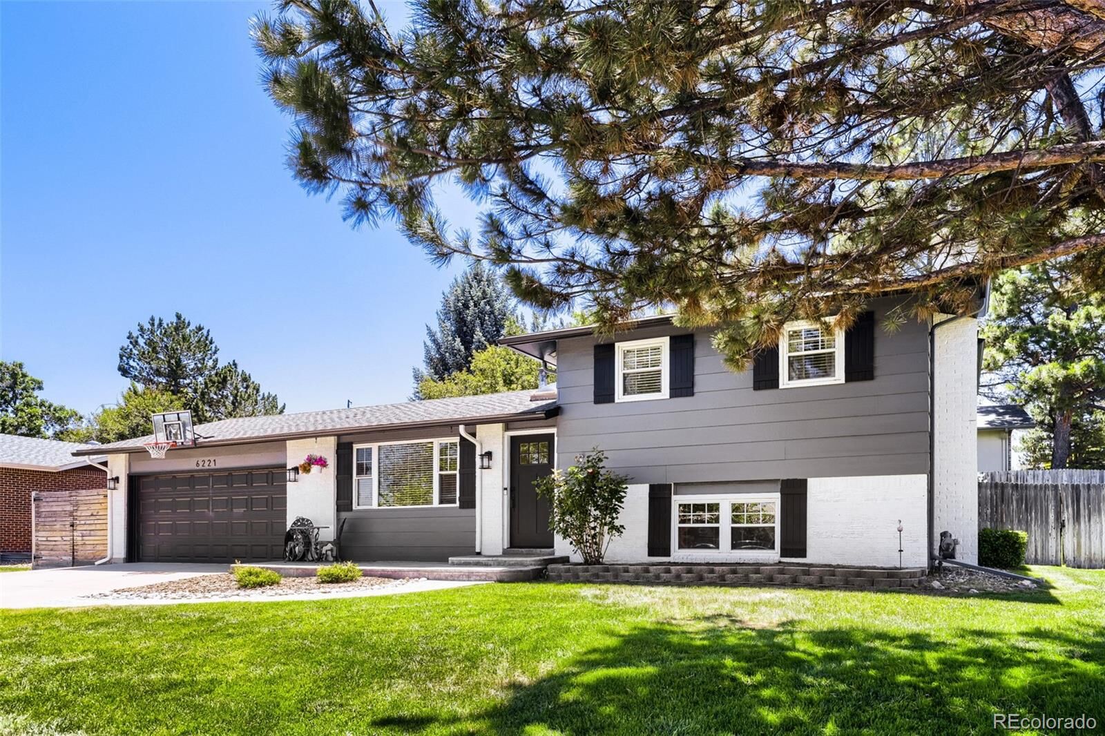 Property Photo:  6221 S Ash Circle W  CO 80121 