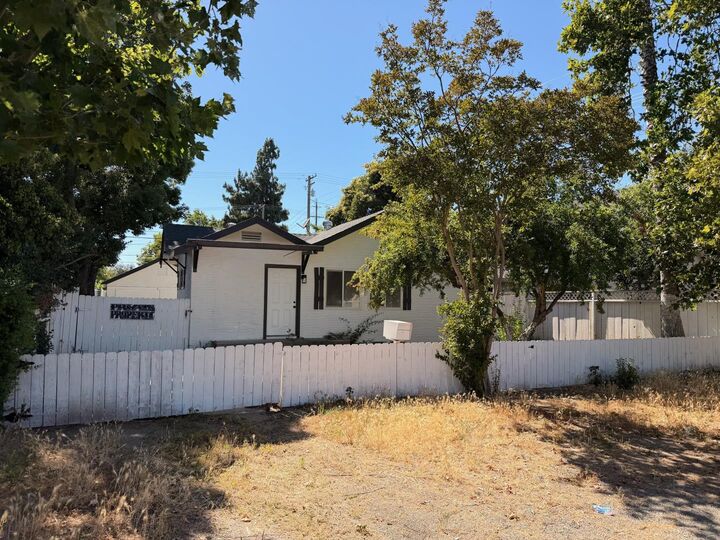 Property Photo:  1505 Victoria Drive  CA 95351 