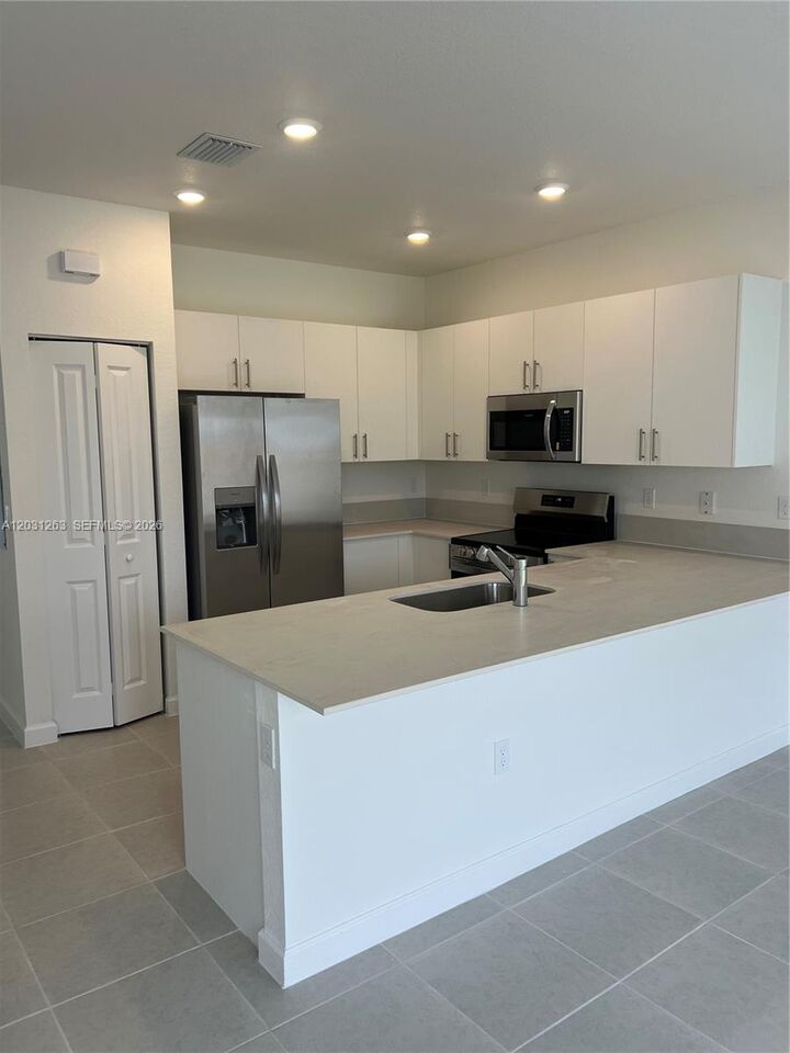 Property Photo: 17938 SW 357th Ter FL 33034