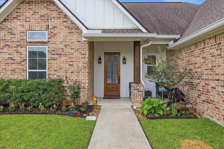 Property Photo:  105 Pindo Palm  TX 77657-1307 