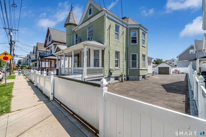 Property Photo:  520 William Street  CT 06608 