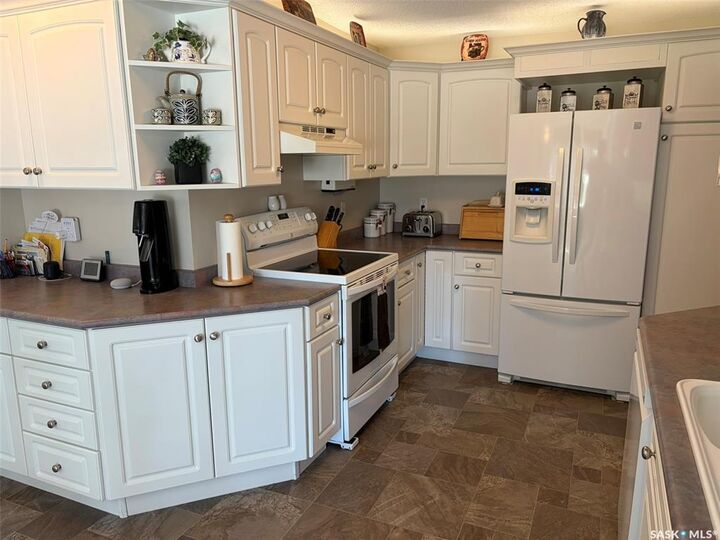 Property Photo: 310 34th Street W SK S6V 8B8