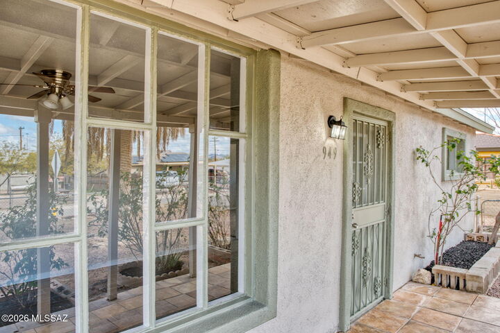 Property Photo: 949 W Calle Aragon AZ 85756