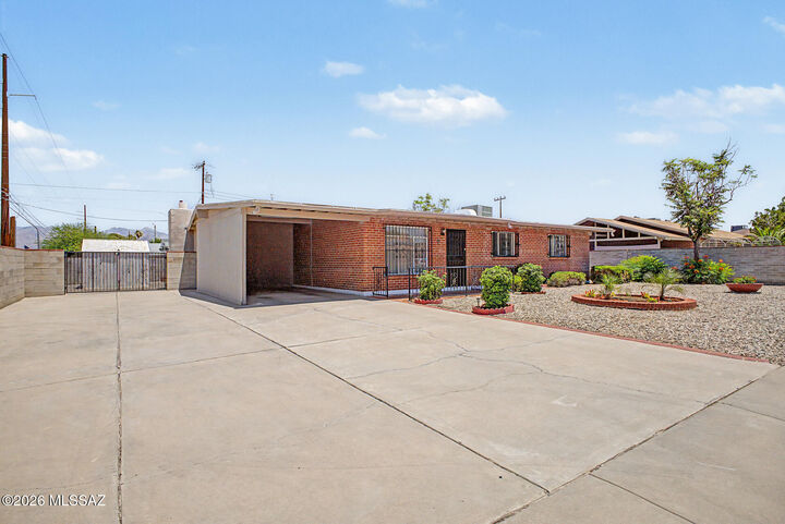Property Photo: 6301 E Calle Cappela AZ 85710
