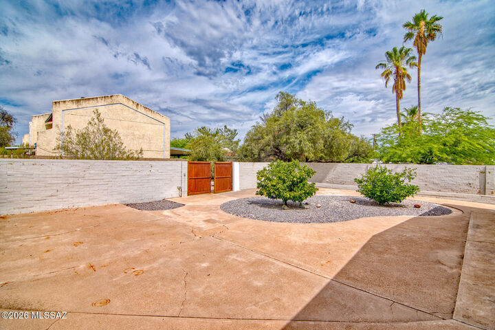 Property Photo: 745 N Richey Boulevard AZ 85716