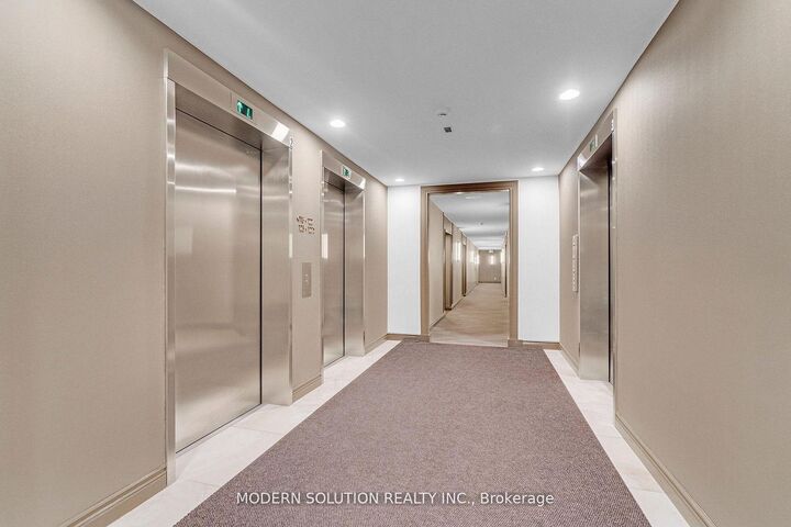 Property Photo: 32 Clarissa Drive 426 ON L4C 9R7
