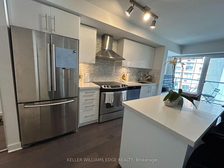 Property Photo: 58 Orchard View Boulevard 707 ON M4R 1B9