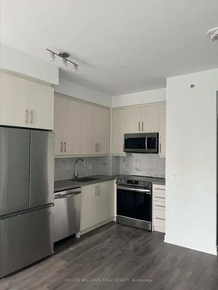 Property Photo:  105 Oneida Crescent 401  ON L4B 0B1 