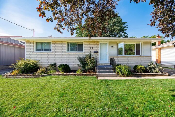 53 Huntley Crescent — photo 1