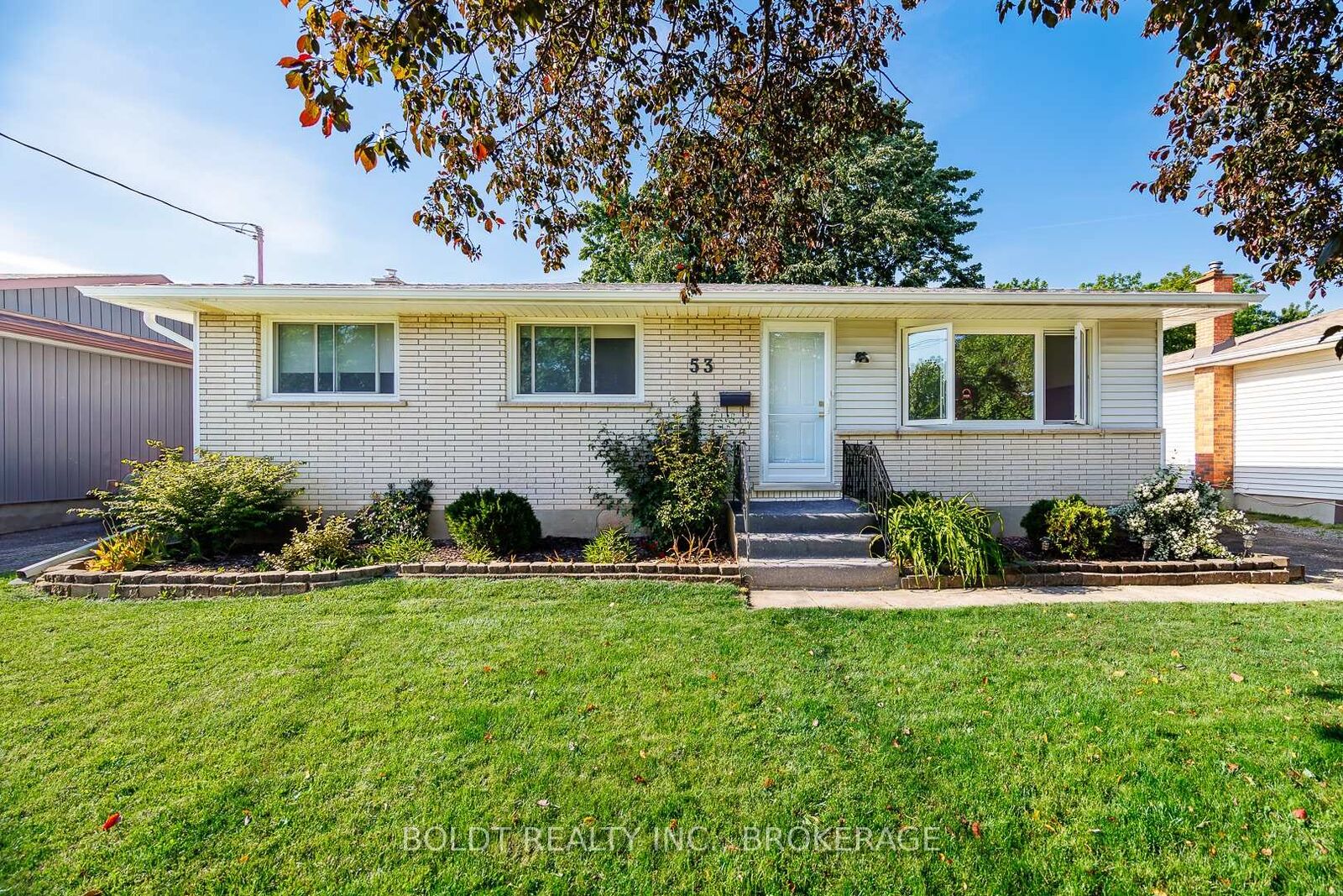 Property Photo: 53 Huntley Crescent ON L2M 6E5