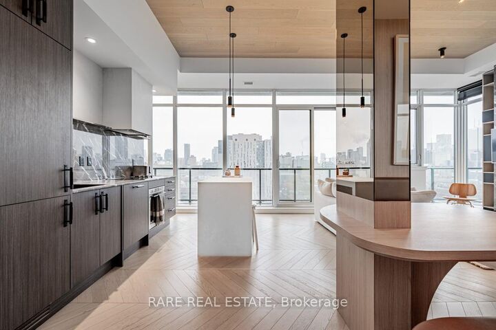 Property Photo:  297 College Street Ph5  ON M5T 0C2 