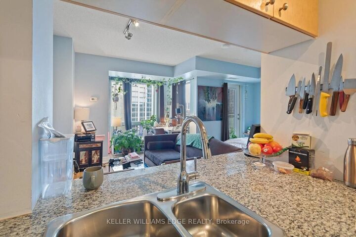 Property Photo: 8 Scollard Street 1408 ON M5R 1E9