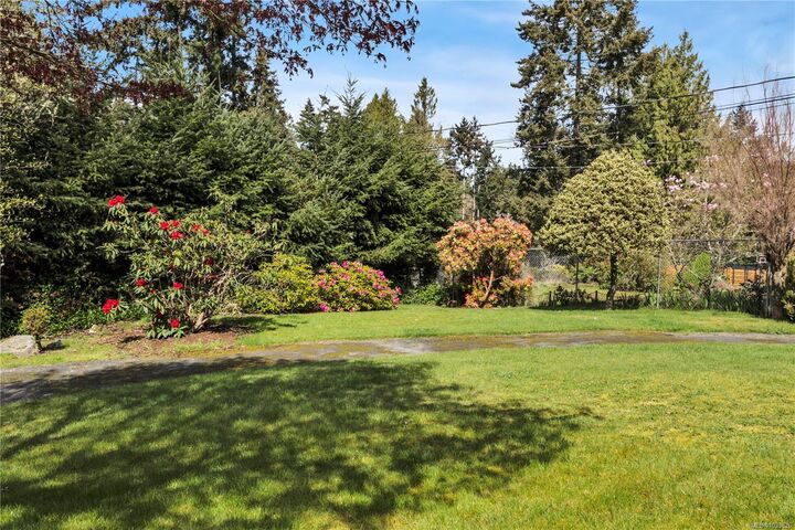 Property Photo: 1600 Seacrest Rd BC V9P 9B5