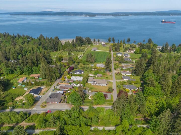 Property Photo:  3475 Seacloud Rd  BC V0R 1K2 