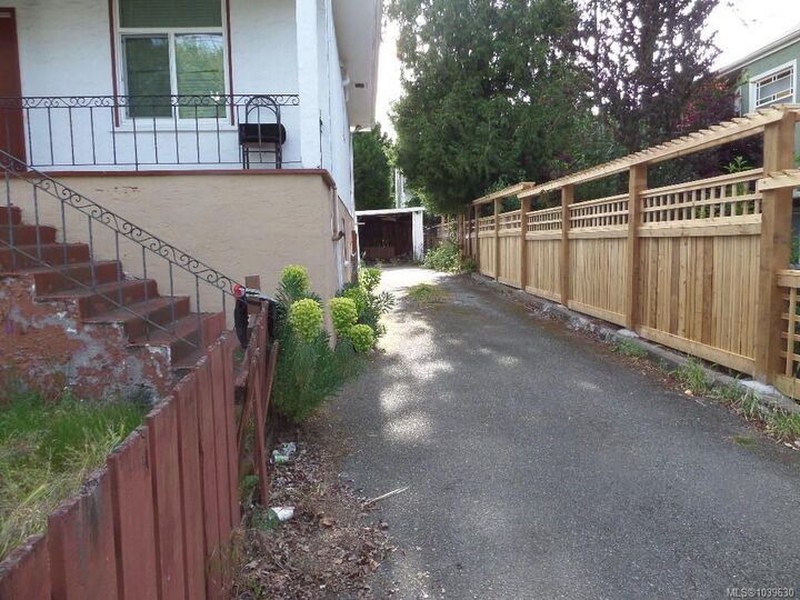 Property Photo:  1606 Bank St  BC V8R 4V4 