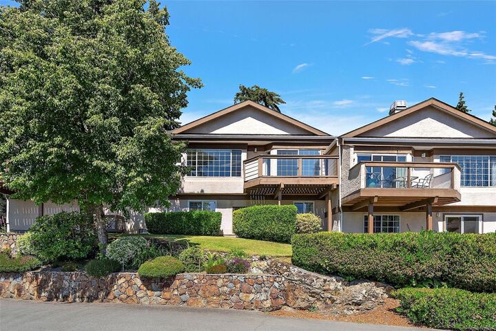 Property Photo:  901 Kentwood Lane #32  BC V8Y 2Y7 