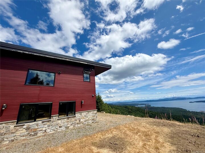 Property Photo: 641 Annas Dr SW BC V8K 2W9