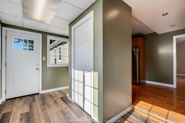 Property Photo:  102 Marlborough Street East  ON N8H 1X3 
