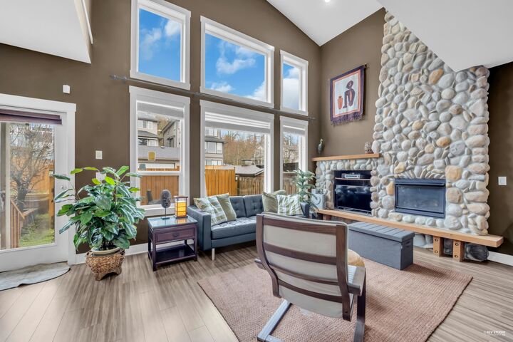 Property Photo: 10328 243A Street BC V2W 2C7