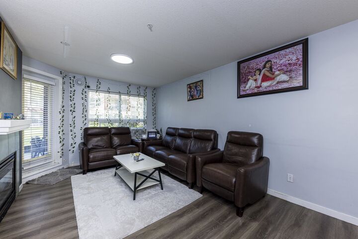 Photo de la propriété: 8068 120A Street 118 BC V3W 3P3