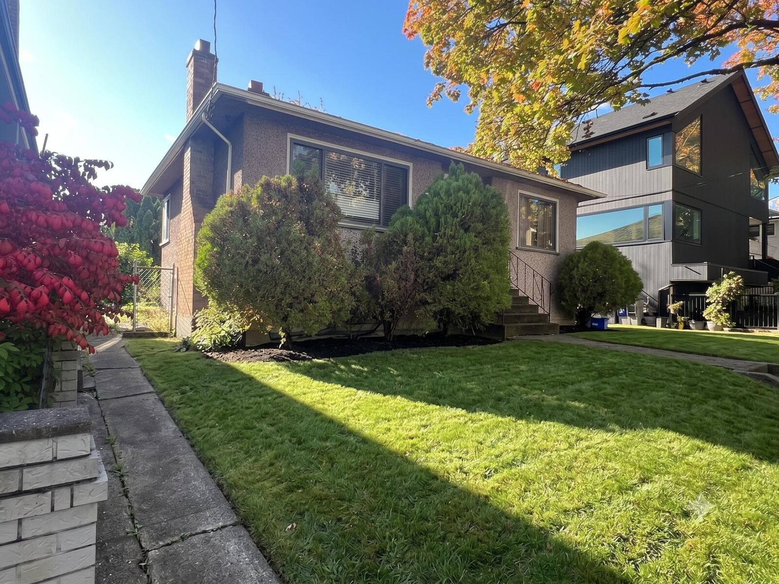 Property Photo: 360 E 24th Avenue BC V5V 1Z9