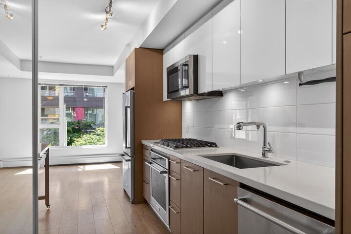 Property Photo:  384 E 1st Avenue 304  BC V5T 0G5 
