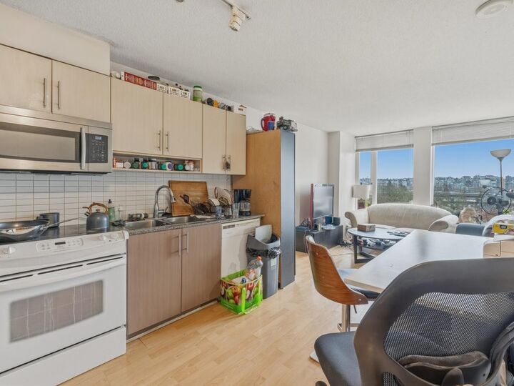 Property Photo: 550 Taylor Street 710 BC V6B 1R1