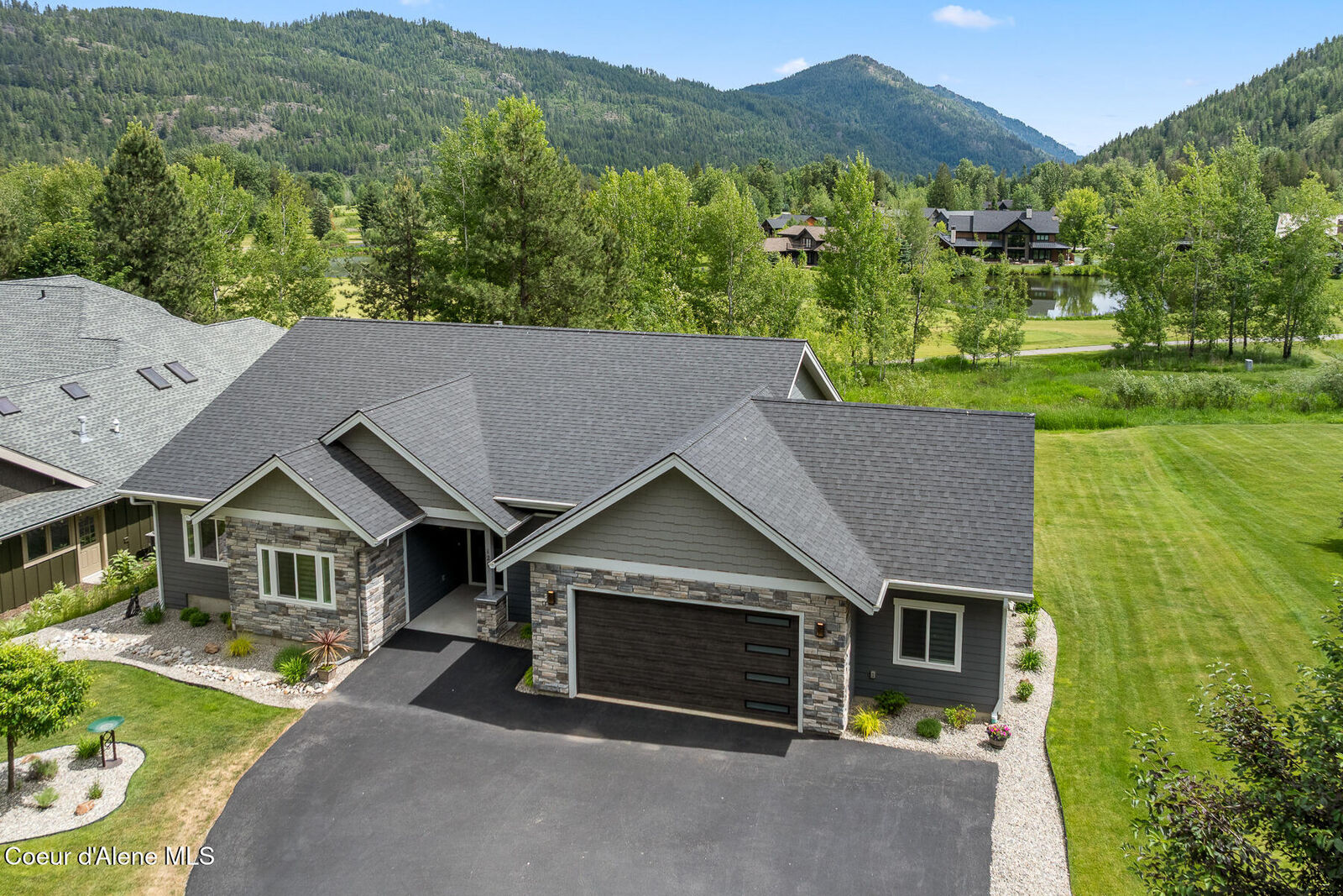 Property Photo:  125 Golfview Ln  ID 83864 