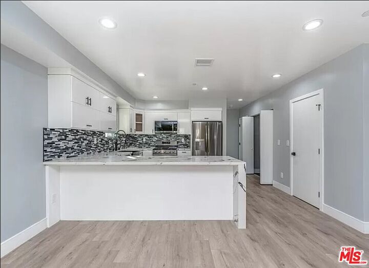 Property Photo:  1947 N Vista Del Mar Ave  CA 90068 