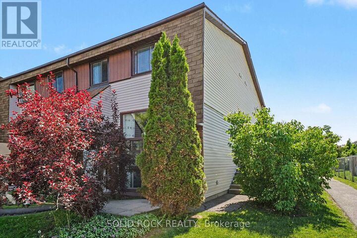 Property Photo:  11D Woodvale Green West D  ON K2G 4G9 