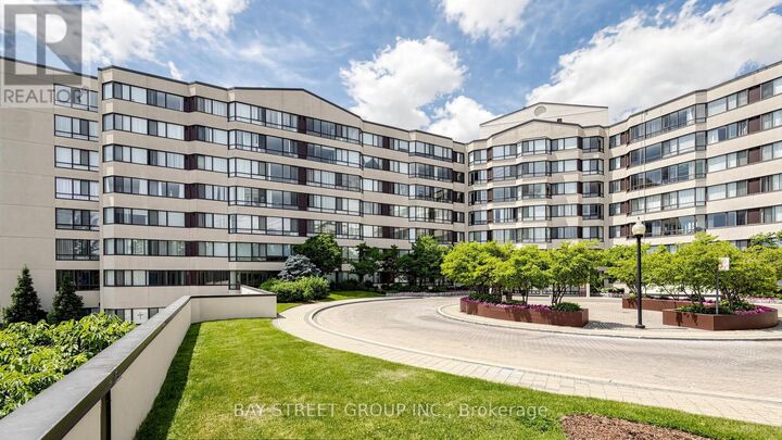 Property Photo: 1001 Cedarglen Gate Ph 720 ON L5C 4R2