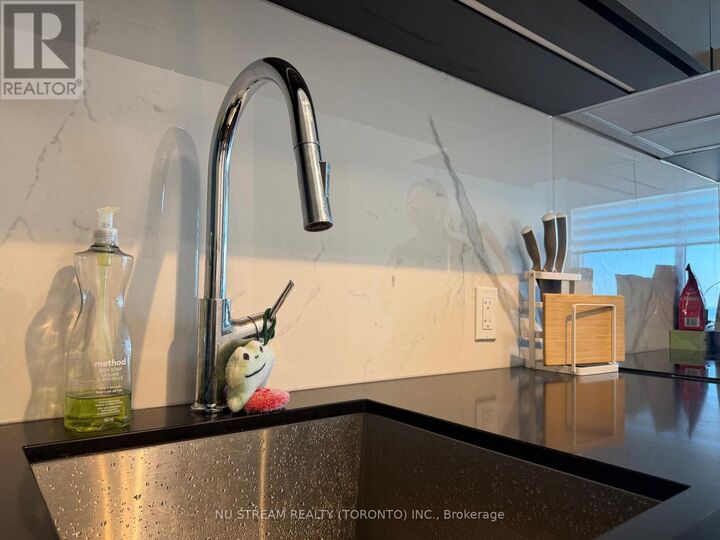 Property Photo:  8 Wellesley Street West 5010  ON M4Y 0J5 