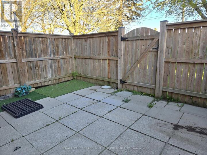 Property Photo: 1330 Jalna Boulevard 154 ON N6E 2H7