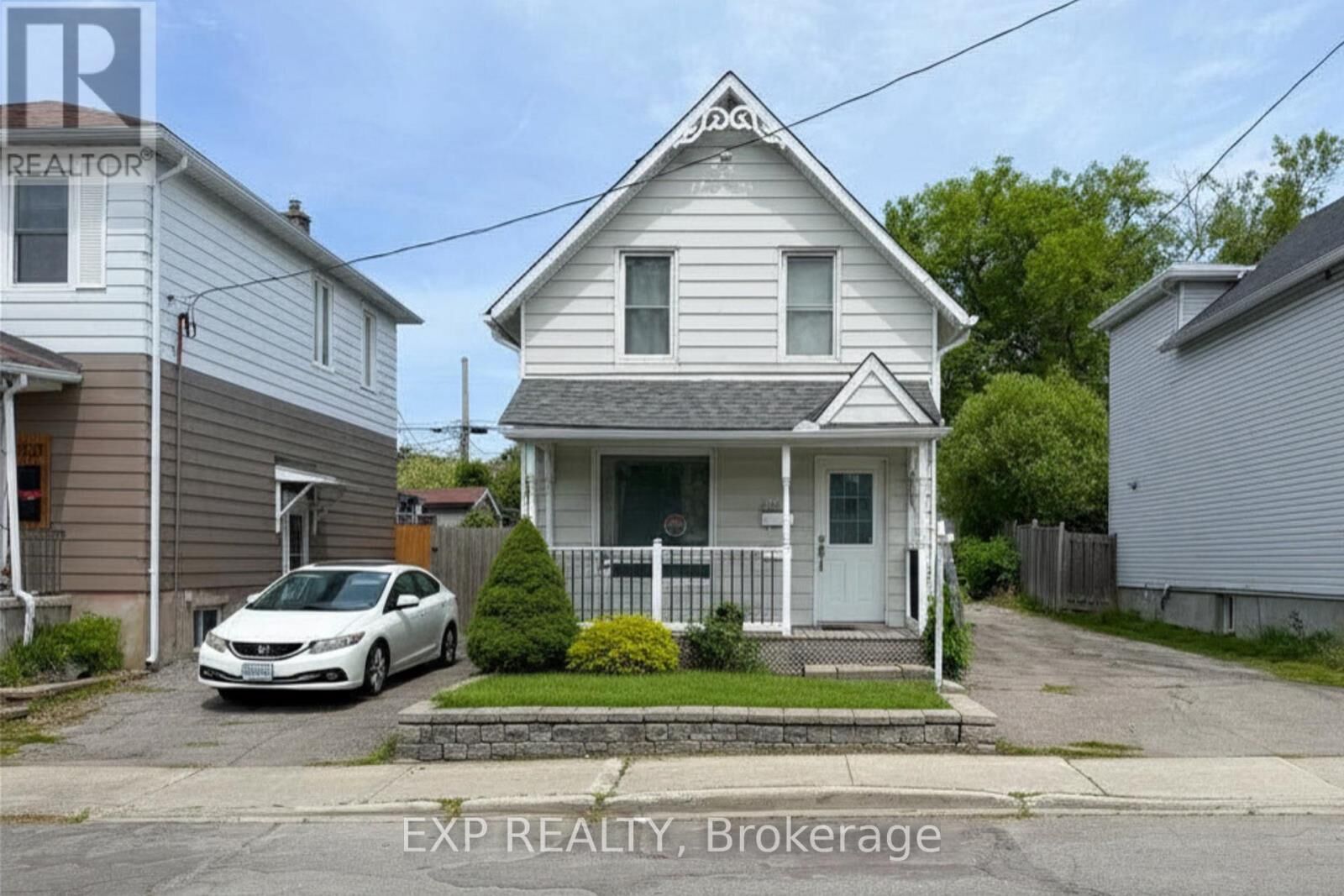 Property Photo:  323 Montfort Street  ON K1L 5N5 