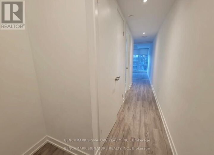 Property Photo:  77 Shuter Street 1810  ON M5B 0B8 
