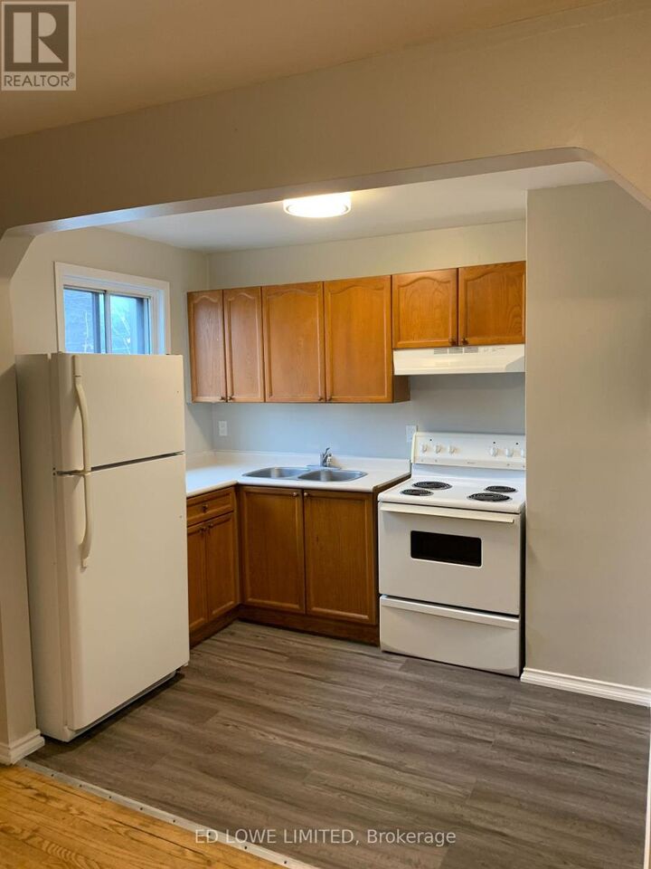 Property Photo: 300 Holland Street West 2 ON L3Z 1J2